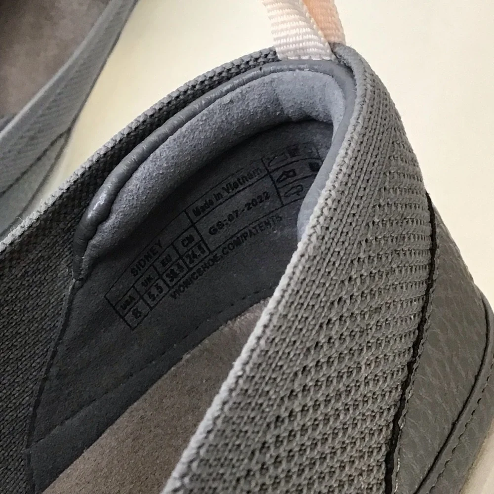 VIONIC Women's Gray Essence Sidney Knit Platform Slip-On Shoes Sneakers 8